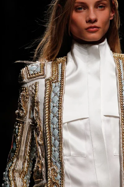 Look 14